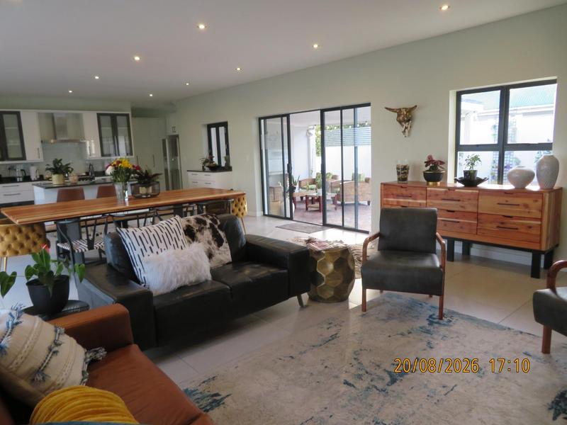 To Let 5 Bedroom Property for Rent in Zevendal Western Cape